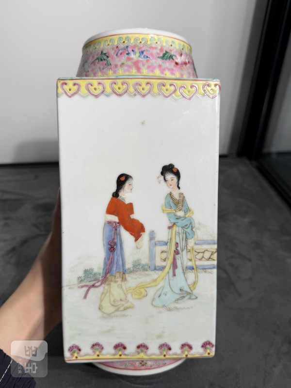 民国粉彩仕女人物故事诗文琮式瓶 - 图3